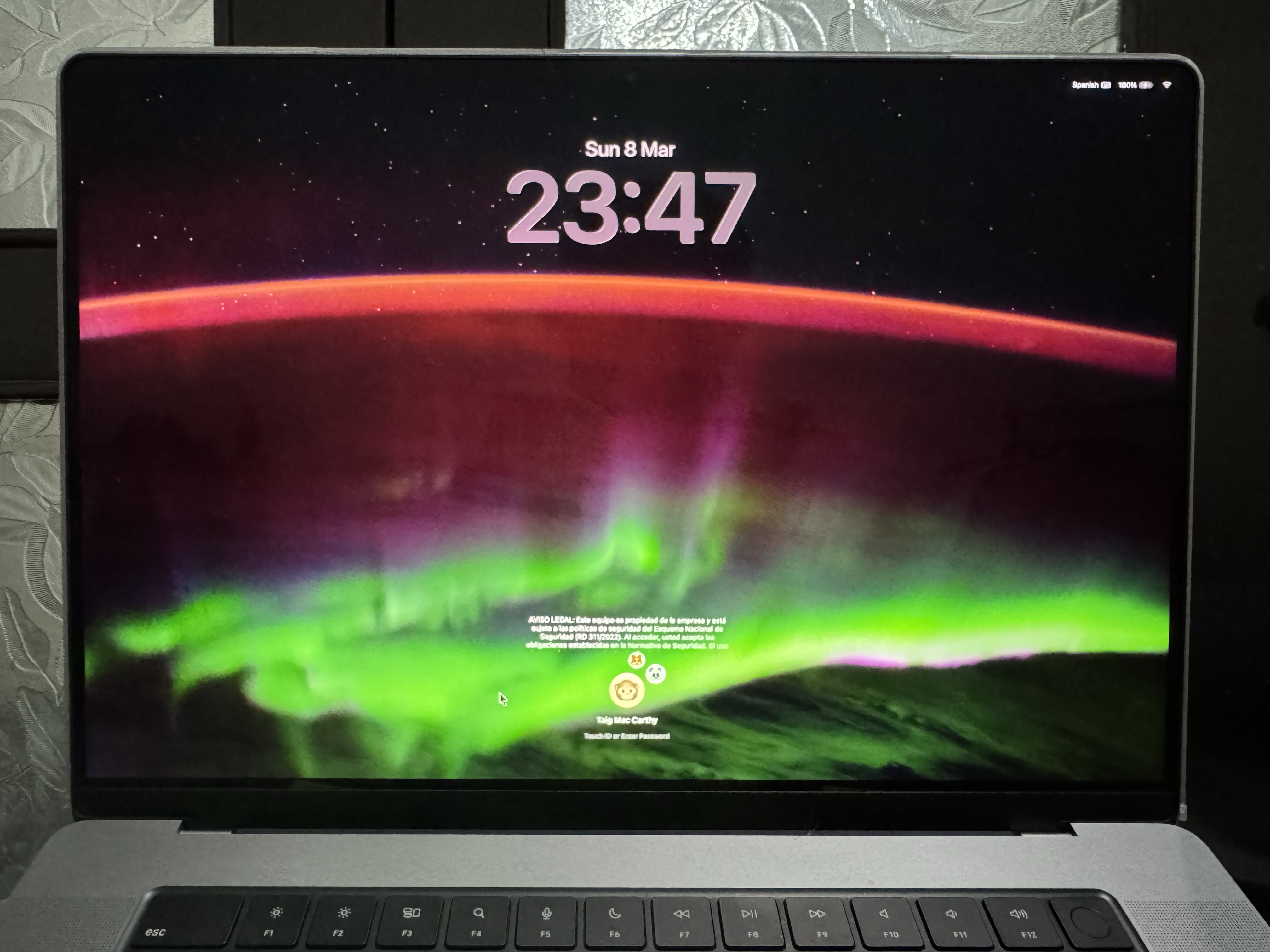 Banner de aviso legal en pantalla de inicio de sesión (vista completa)