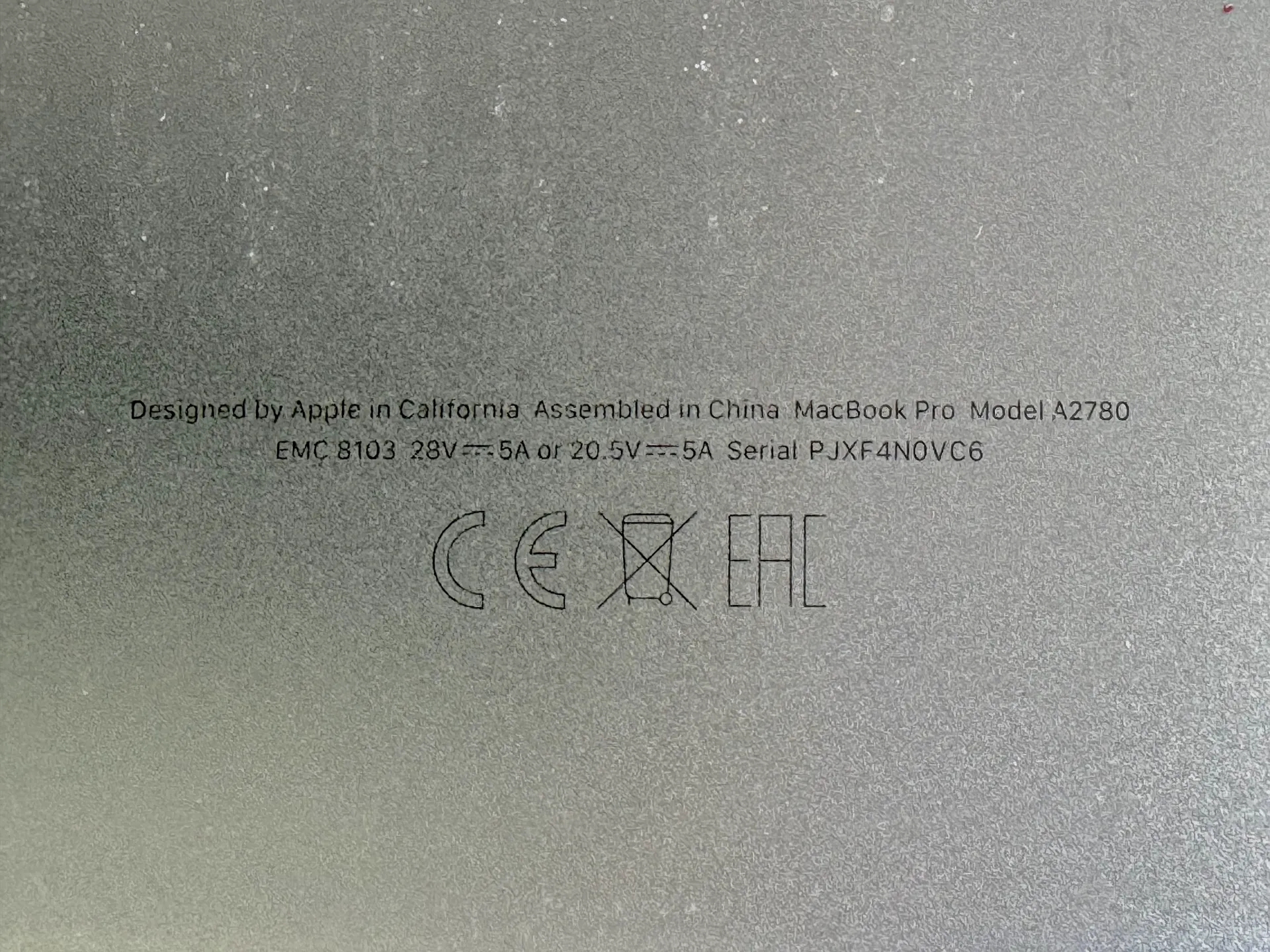 Número de serie del equipo — etiqueta física